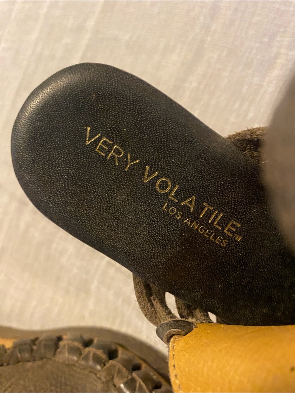 Very Volatile SZ 6 Dark Brown Genuine Leather Peep-Toe Wooden Wedge Sandals Heel - Picture 5 of 7